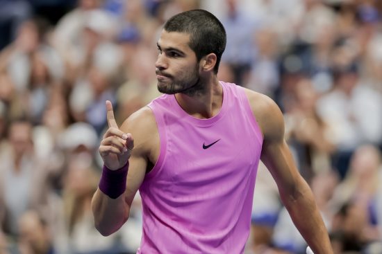 Carlos Alcaraz venció a Jannik Sinner (6-2, 3-6, 6-1 y 6-4) en la final del US Open 2025, logró su sexto Grand Slam y recuperó el número uno del mundo.
