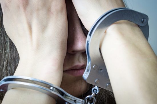 Mujer acusada en Nueva York tras muerte de varios hombres