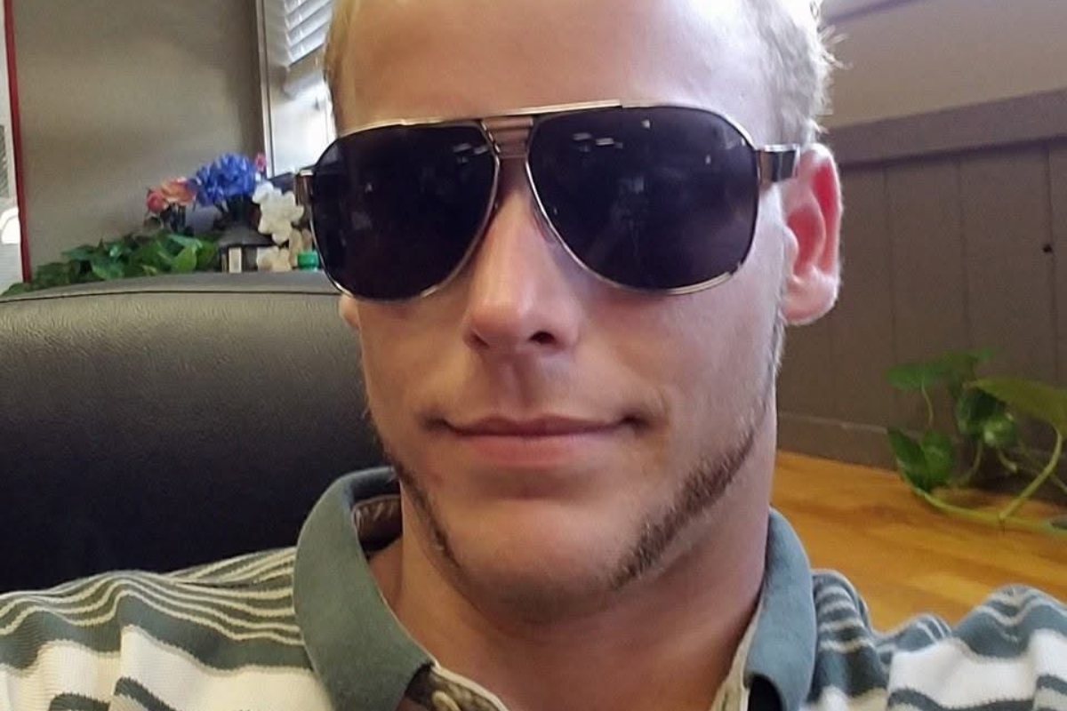 Hombre muere en restaurante de Houston y dejan su cuerpo en la calle, Outrage in Houston: Man Dies in Restaurant