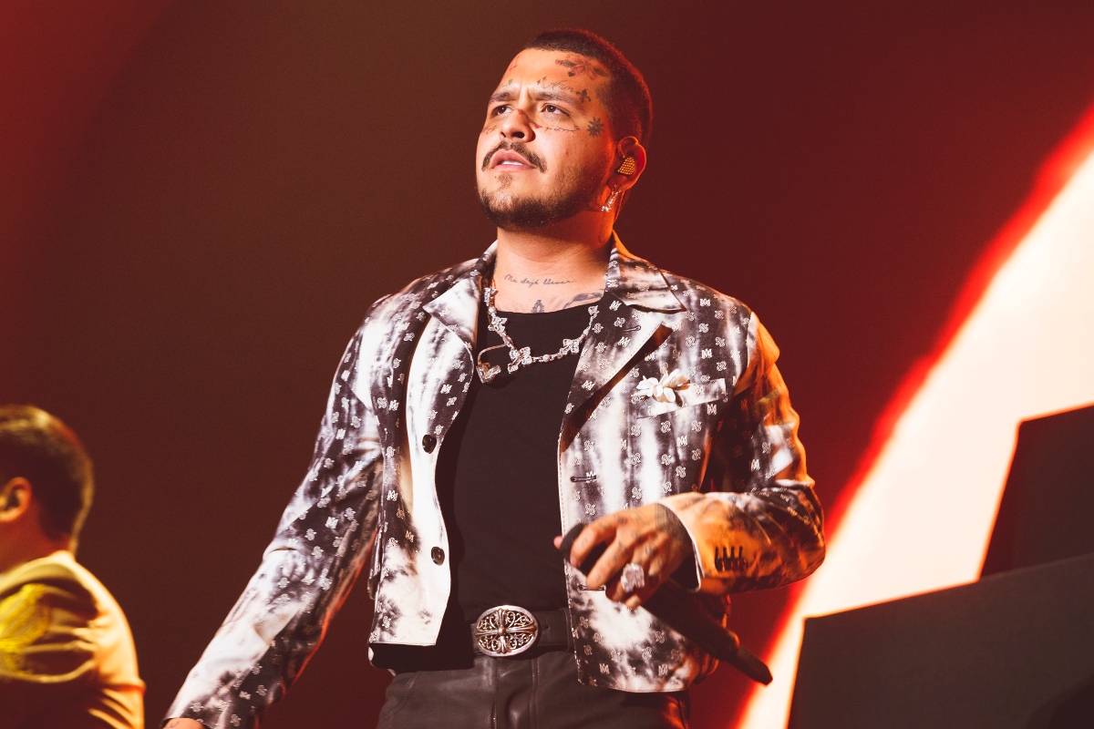 Fan accuses Christian Nodal in concert