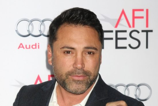 Óscar de la Hoya pronosticó que Canelo Álvarez podría noquear a Terence Crawford entre los asaltos 7 y 10.