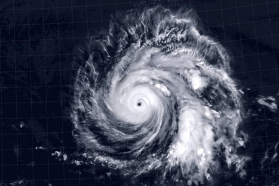 Huracán Gabrielle se fortalece