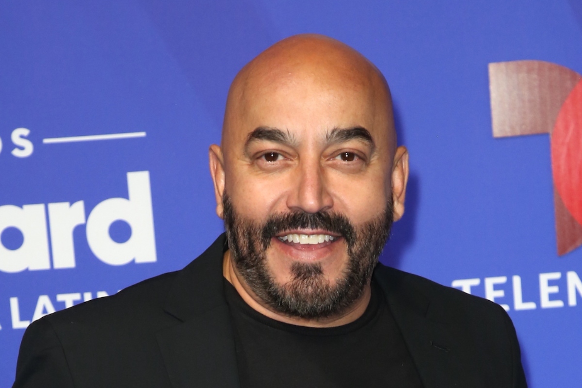 Lupillo Rivera habla sobre la muerte de Jenni en su libro, Lupillo Rivera book