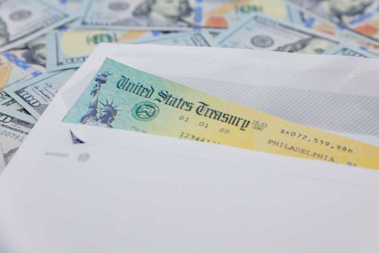 cheques de ayuda económica