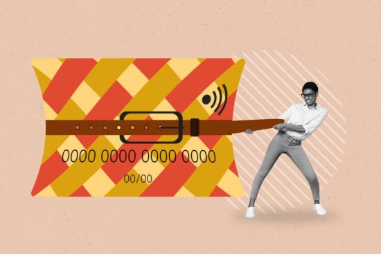 hombre apretando cinturon alrededor de tarjeta, dieta financiera, Learn How to Follow a Financial Diet in Your Budget