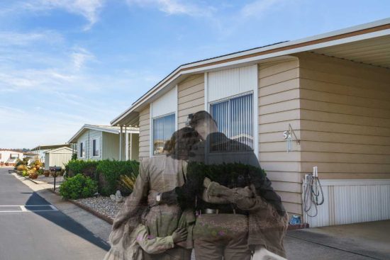 familia frente a una casa, proteger tu casa, How Can I Protect My House in the US If I Am Deported?