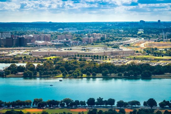 Pentágono restringe acceso a periodistas con nuevas reglas