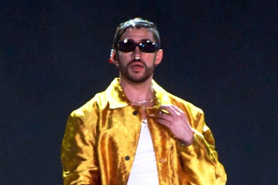 Bad Bunny desafía críticas tras hablar en español