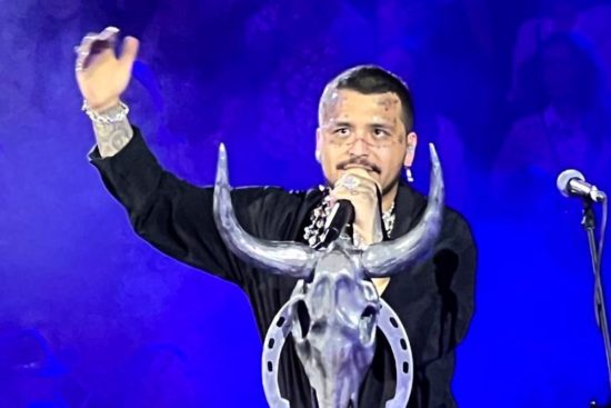 Christian Nodal enfrenta críticas