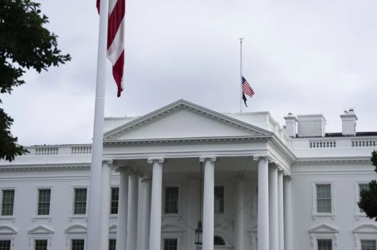 Casa Blanca, salón de baile, Donald Trump MundoNOW, Man Arrested After Crashing Vehicle Into White House Security Checkpoint