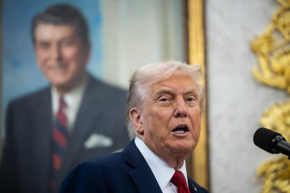 Donald Trump, cierre de gobierno federal, Trump Government Shutdown 2025: How It Affects You