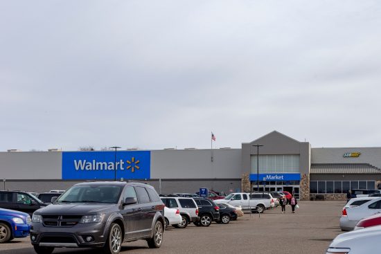 Hombre grababa mujeres en secreto dentro de Walmart en Suwanee