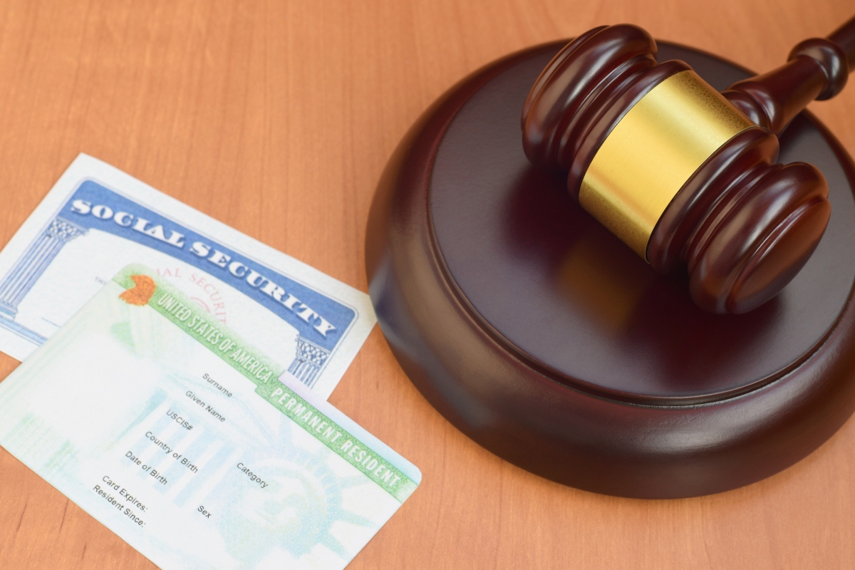 Operativo migratorio sorprende a Rubén Antonio Cruz en Chicago, ICE Fines Legal Resident in Chicago for Not Carrying Green Card