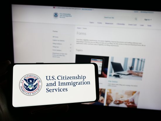 USCIS implementa pagos electrónicos obligatorios, USCIS electronic payment requirement takes effect on October 28