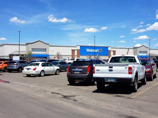 Redada de ICE genera alarma en Chicago, ICE Operation at Walmart Sparks Racial Profiling Allegations in Chicago (VIDEO)