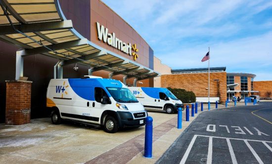 Mujer agrede a repartidor de Spark Driver en Walmart