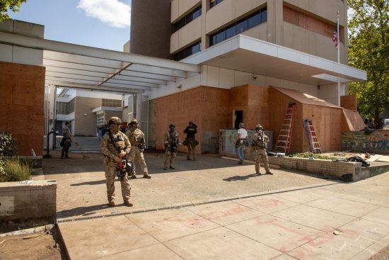 DHS impulsa red de centros de detención de inmigrantes