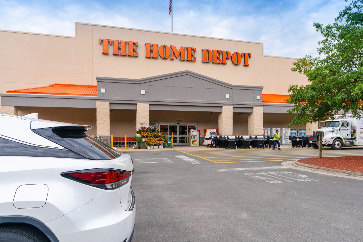 Redada migratoria en Home Depot causa alarma en el Inland Empire, Home Depot Immigration Raid Leaves Nearly a Dozen Day Laborers Detained