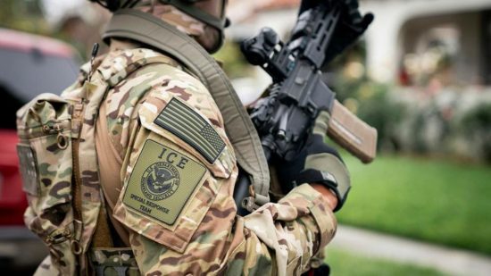 Operativo migratorio en Los Ángeles desata indignación, ICE Agents Arrest Citizen Father and Take His Baby