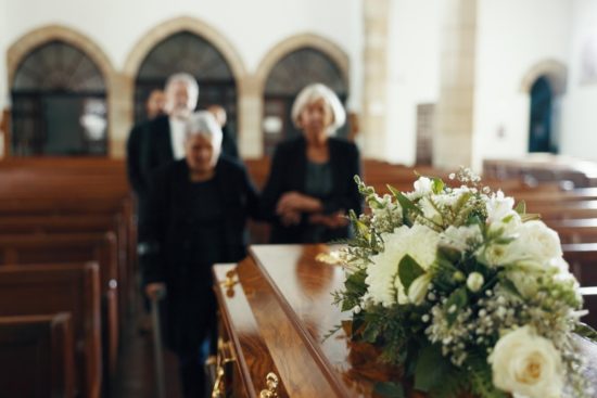 Abuela despierta en su funeral