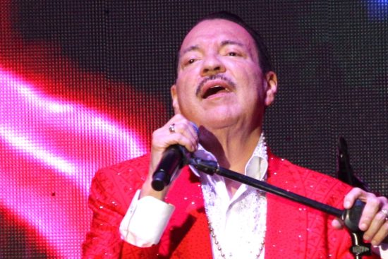 Julio Preciado estalla en aeropuerto