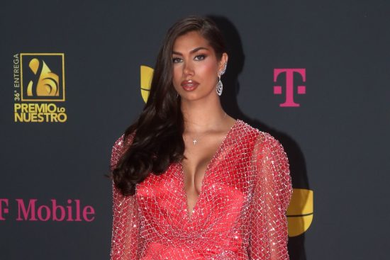 Lina Luaces desata polémica, Lina Luaces Sparks Controversy Upon Arrival in Thailand Over Her Dress