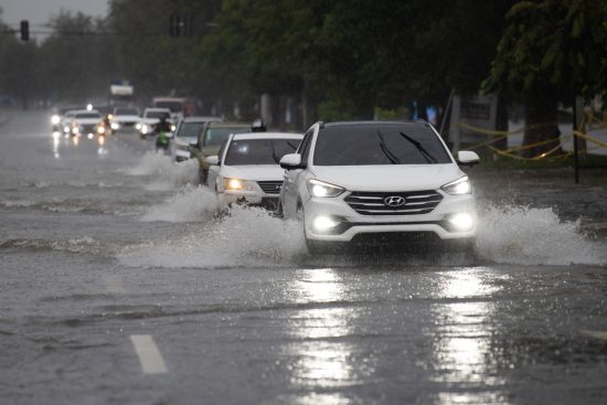 Tormentas amenazan a millones