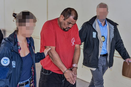 ICE detiene inmigrantes con antecedentes