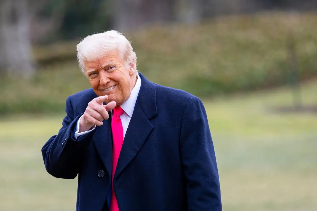 cheques estímulo de $2.000, Trump $2000 Stimulus Checks: Who Will Receive Them and How?