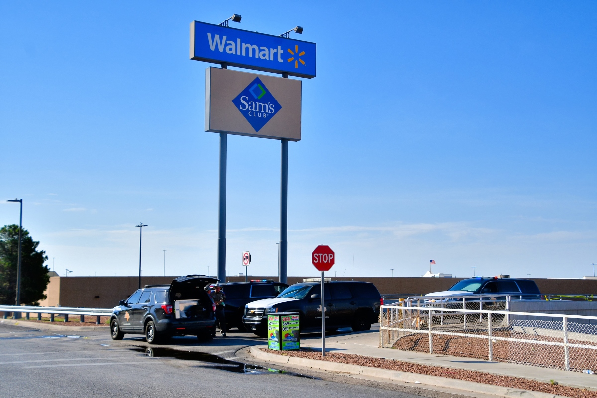 Tiroteo en estacionamiento de Walmart en Dallas deja saldo mortal, Deadly Shooting in Dallas Walmart Parking Lot Leaves Fatalities