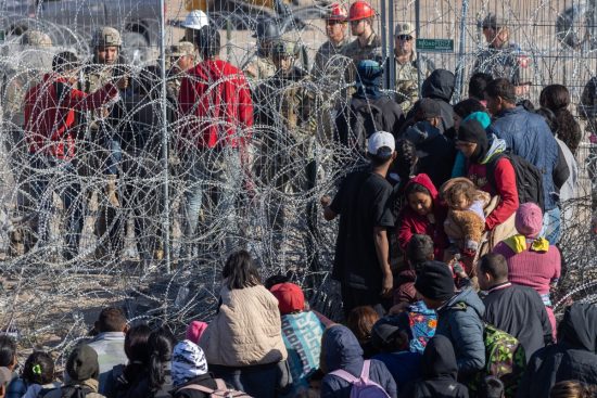 Multas migratorias de hasta $998 diarios y sanciones cercanas a los $2 millones