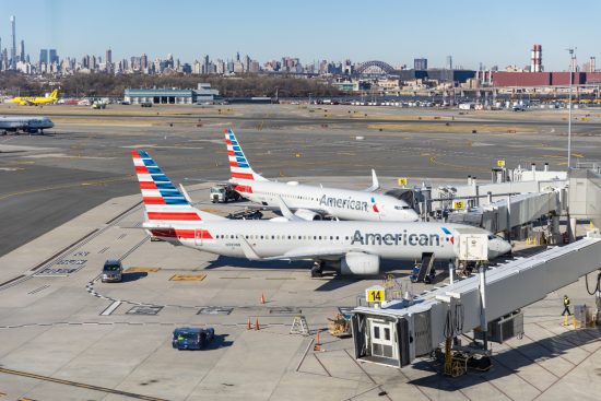 Choque sin heridos en LaGuardia agrava el caos aéreo
