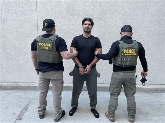 Camioneros ilegales en California bajo investigación federal