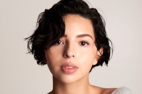 Ángela Aguilar apoya a migrantes