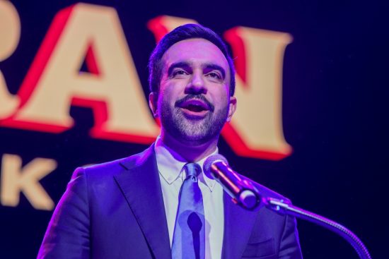 Mamdani manda mensaje a inmigrantes