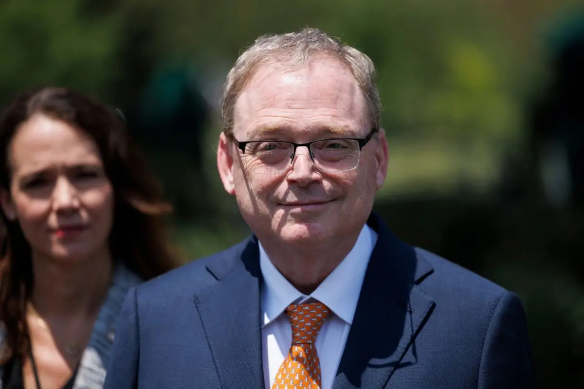 cheques de estímulo de $2000M $2,000 stimulus checks Trump