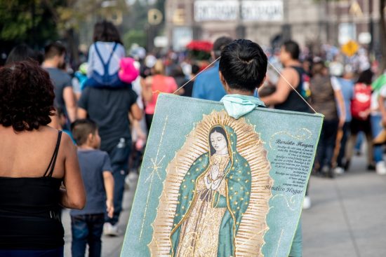 Inmigrantes piden milagro a la Virgen de Guadalupe ante redadas de ICE