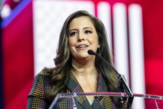 Elise Stefanik suspende su campaña