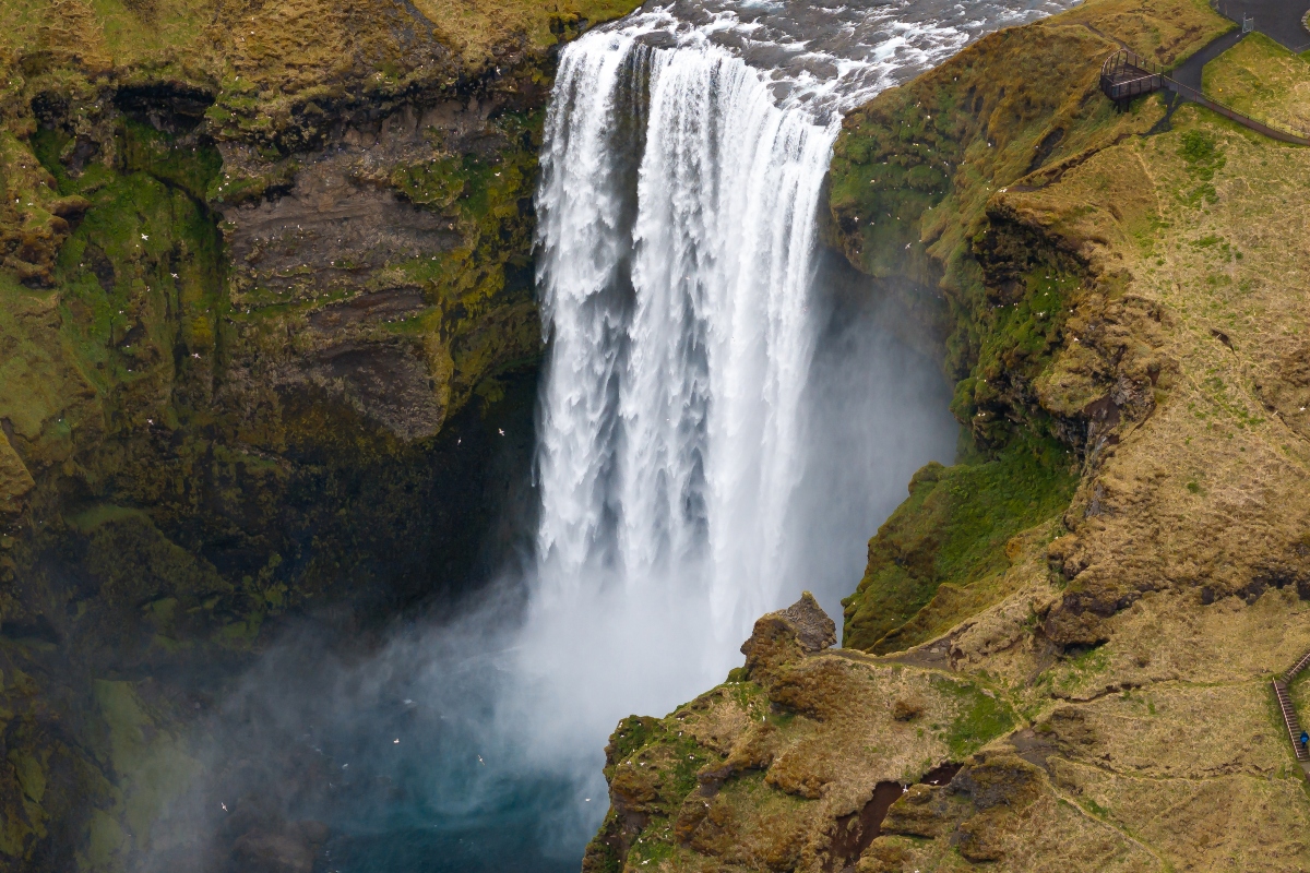 Figura emerge, Video, Misterio en cascada MundoNOW, Mysterious figure in Brazil waterfall video