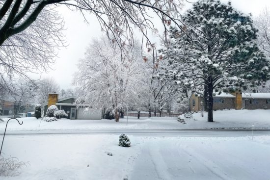 Tormenta invernal con nieve intensa
