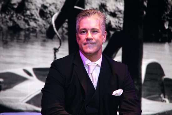 Regalo, fuerte polémica, Video se vuelve viral MundoNOW