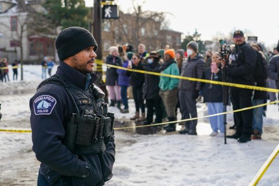 Mujer muere, ICE, operativo MundoNOW