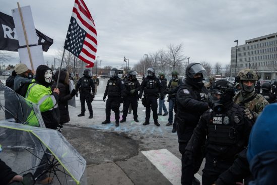 Protesta en Minnesota paraliza actividades