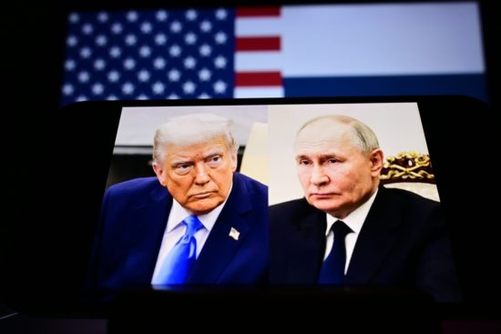 Trump difunde artículo sobre Putin