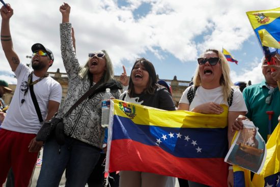 Venezolanos celebran caída de Maduro