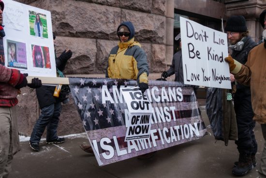 Protesta en iglesia termina en arrestos