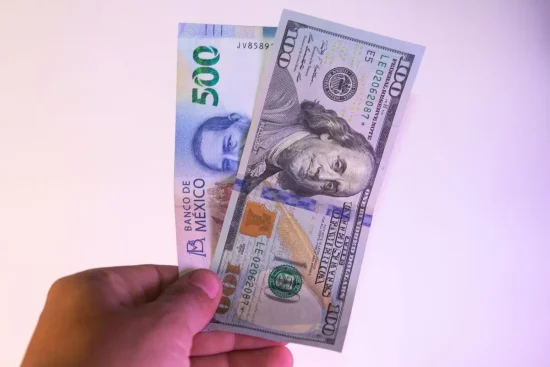el dólar bajó en México