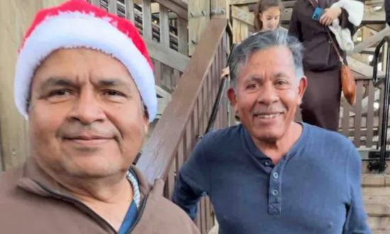 hispanos carlos y javier reciben ayuda inesperada, Hispanic workers Home Depot fundraiser