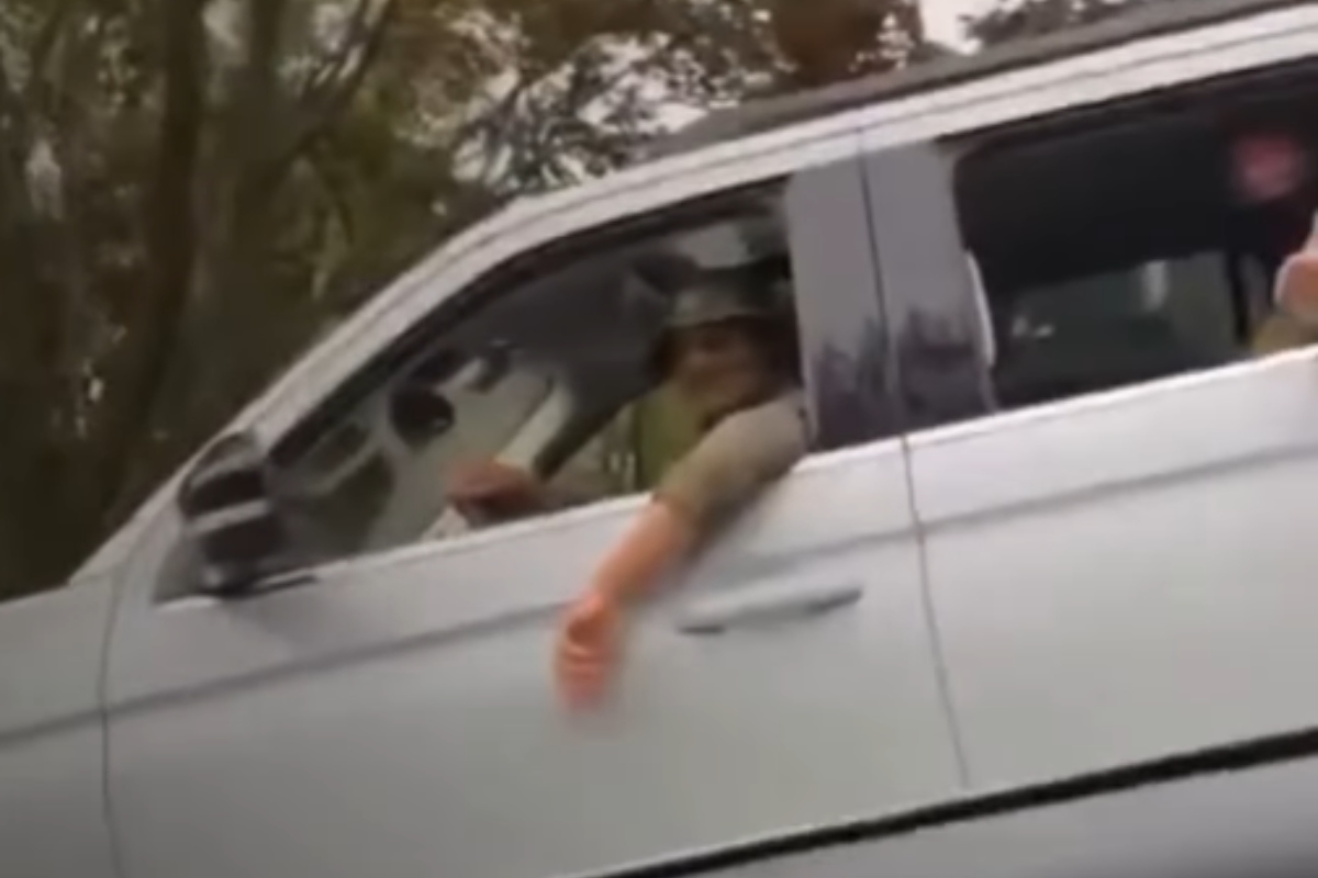 Mexicano, ICE, Instagram MundoNOW, Mexican Man Confronts ICE Agents and Challenges Them