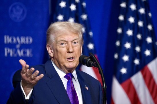 Ted Lieu desata controversia en el Congreso